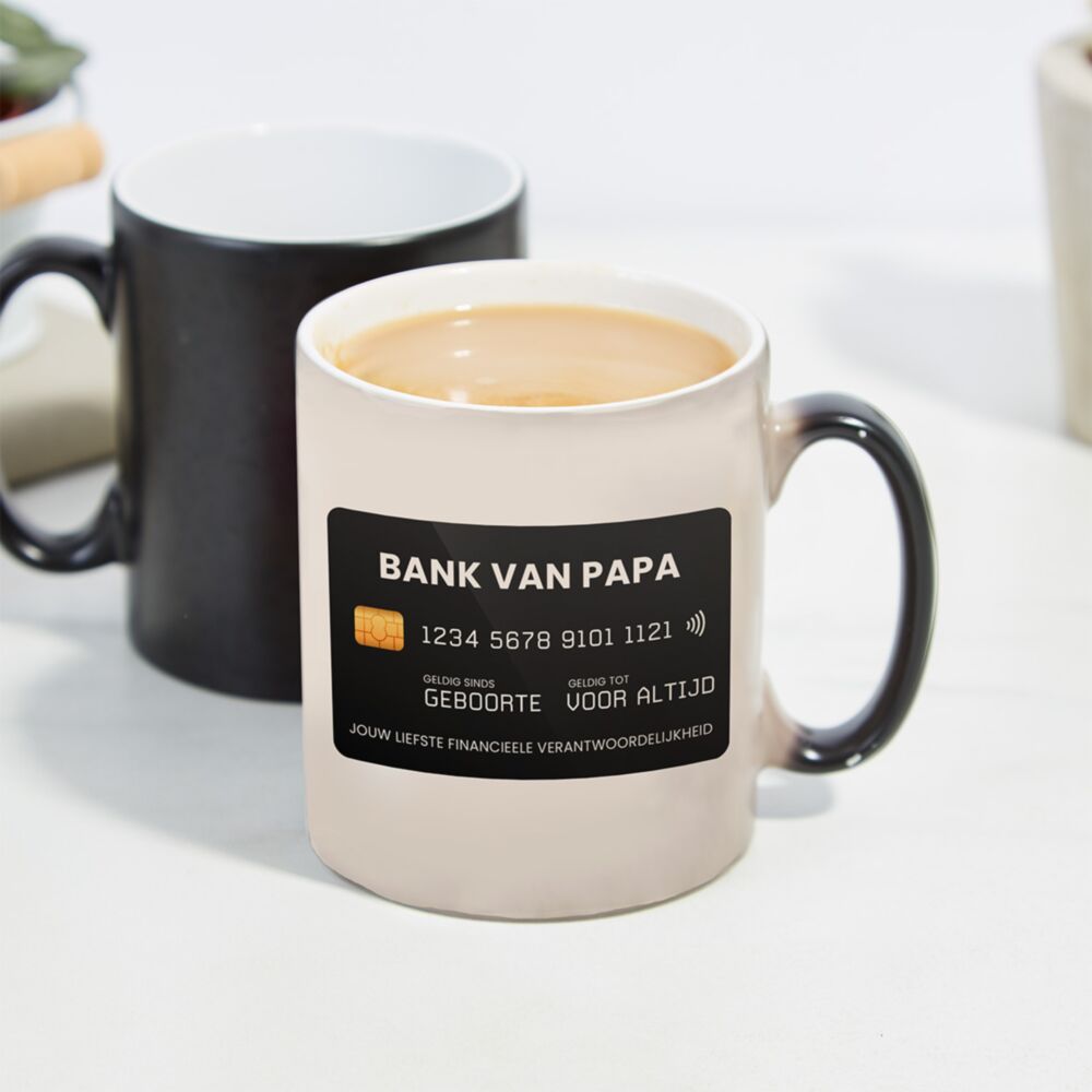 Gepersonaliseerde mok met creditcard en tekst
