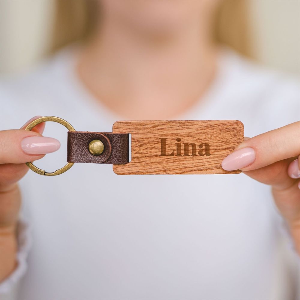 Gepersonaliseerde sleutelhanger van hout met naam