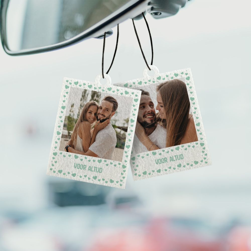Gepersonaliseerde geurhanger in polaroid-look met hartjes set van 2