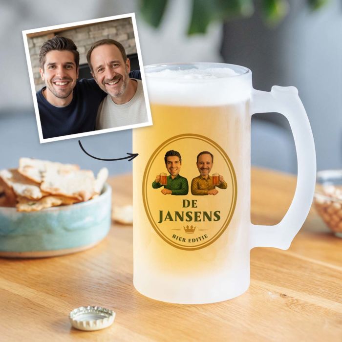Gepersonaliseerde bierpul met twee gezichten en logo