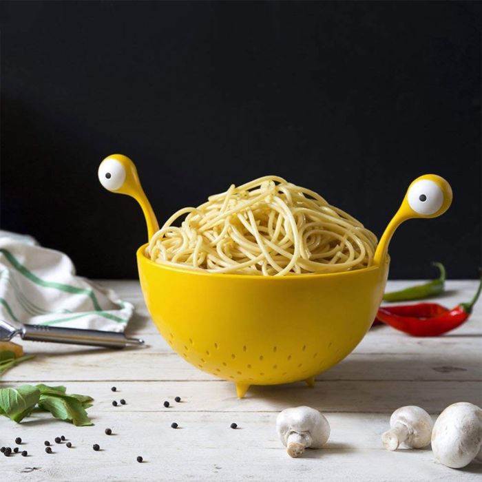 grappige-cadeaus-flying-spaghetti-monster-pasta-zeef