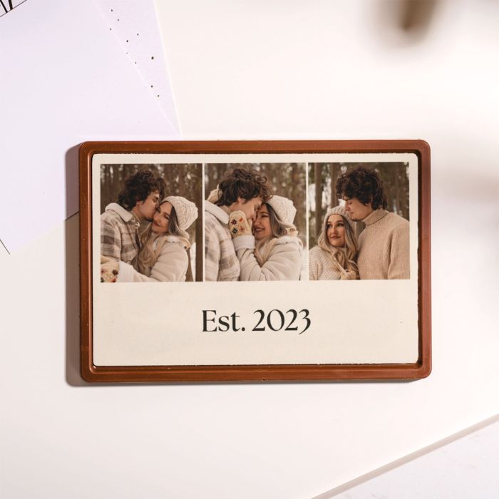 Gepersonaliseerde chocolade als kaart met foto collage en tekst