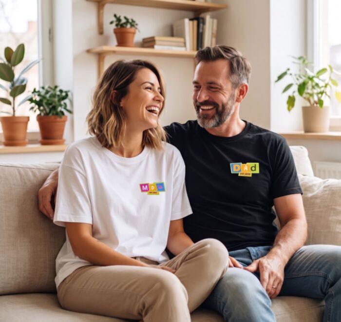 T-shirts met naam bedrukken - Papa & Mama Set met Memphis-design