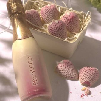 Prosecco en aardbeien van chocolade