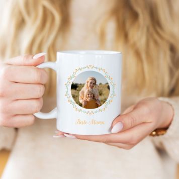 Gepersonaliseerde mok bloemenkrans met foto en tekst