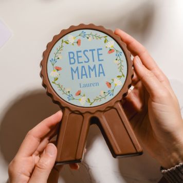 Gepersonaliseerde chocolade medaille met bloemen en tekst
