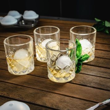 Shotglazen set met ijsklontjes
