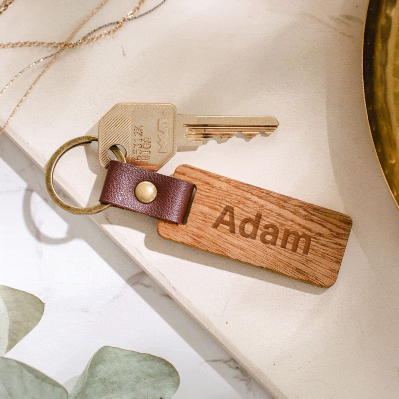 Gepersonaliseerde sleutelhanger van hout met naam