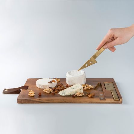 Kaasplank met kaasmessen