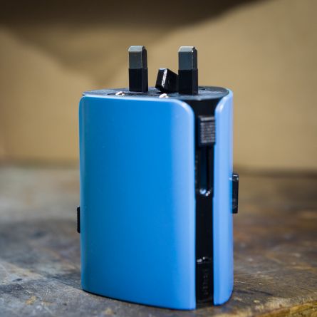 Reisadaptor met USB